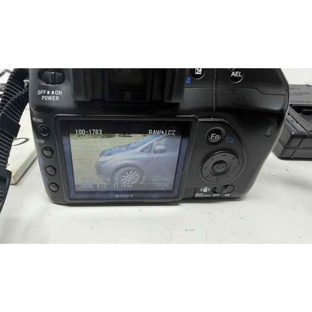 Sony Alpha DSLR-A200 10.2MP Digital SLR Camera 18-70mm Zoom Lens battery w/2GB